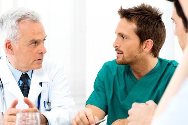 Pacient hovorí s lekárom